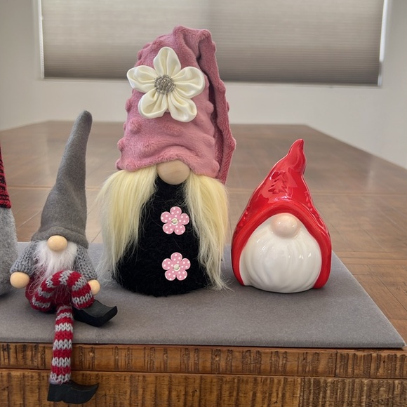 THE KNOMES FAMILY-THEY BRING GOOD LUCK AND GOOD CHEER TO EVERYONE THEY MEET. - Picture 5 of 5